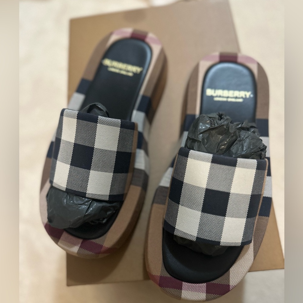 Burberry Women Buckingham Sandals in Birch Brown